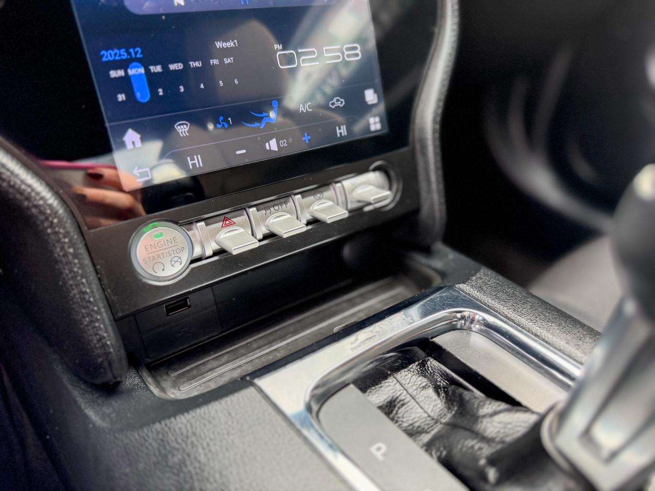 2015 Ford Mustang Fastback   NAVI   REMOTE   NO ACCIDENTS   3.7L Photo