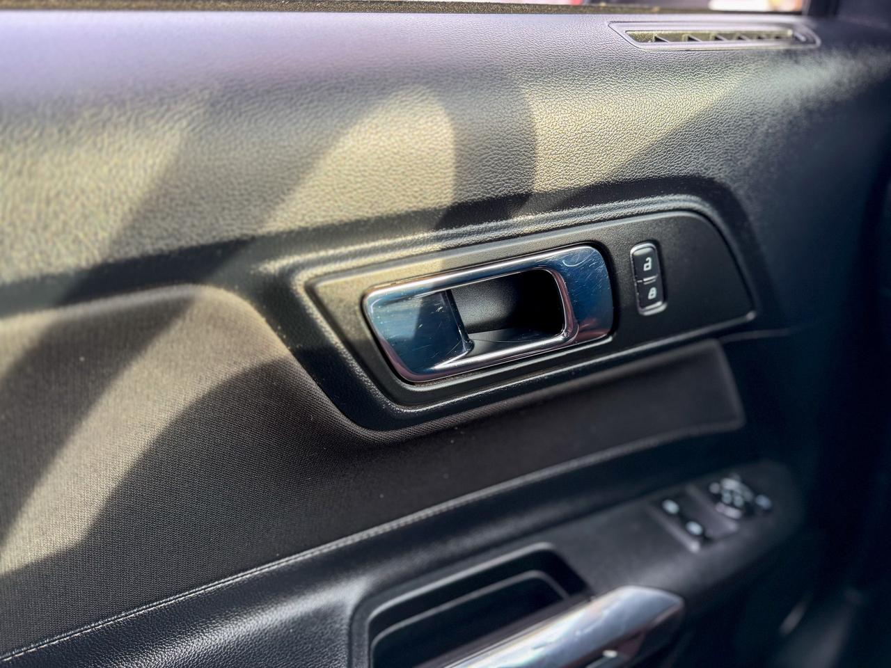 2015 Ford Mustang Fastback   NAVI   REMOTE   NO ACCIDENTS   3.7L Photo