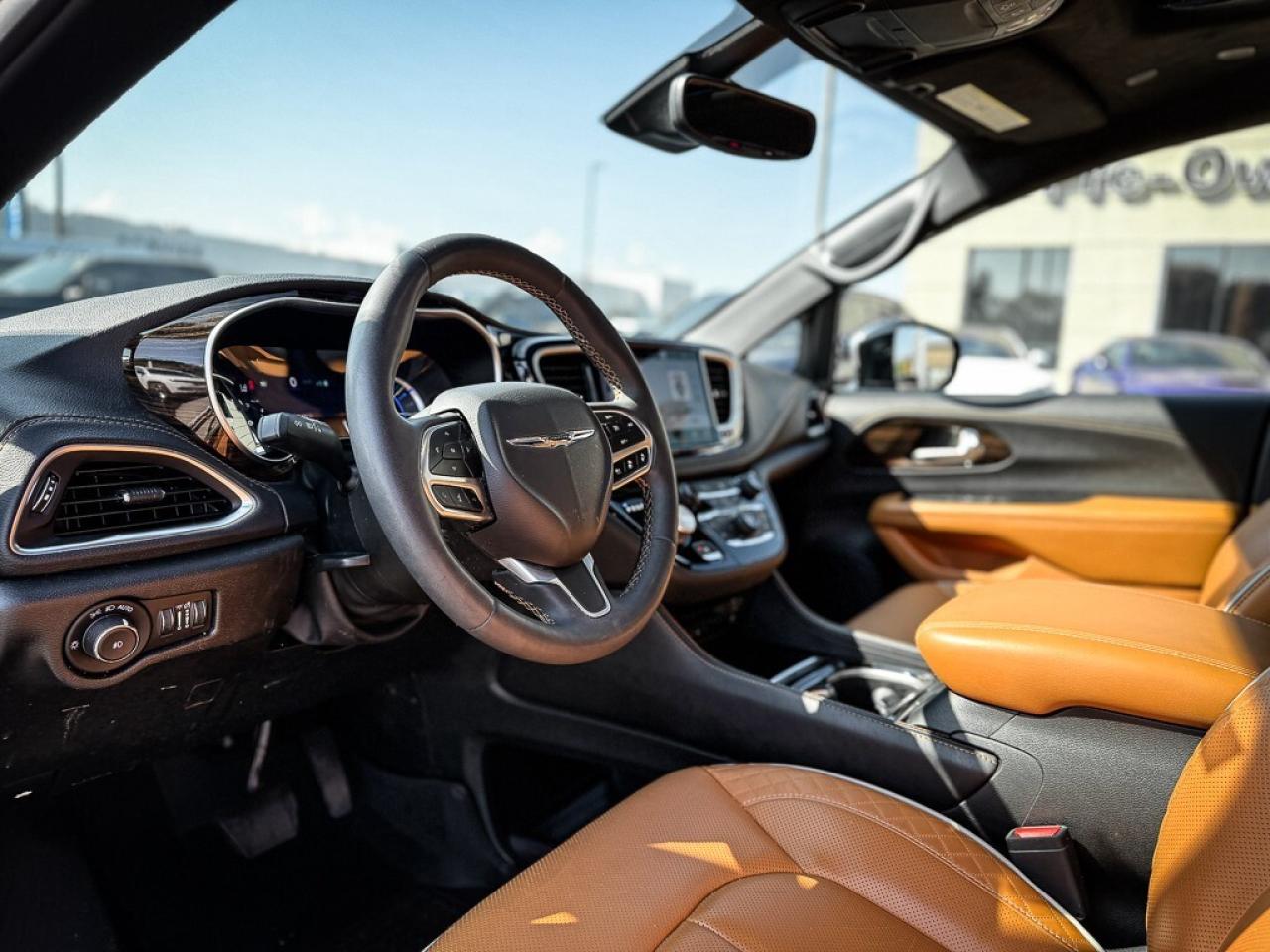 2023 Chrysler Pacifica Hybrid Pinnacle   DUAL VIDEO SCREENS   360 CAM   ADAPTIVE Photo