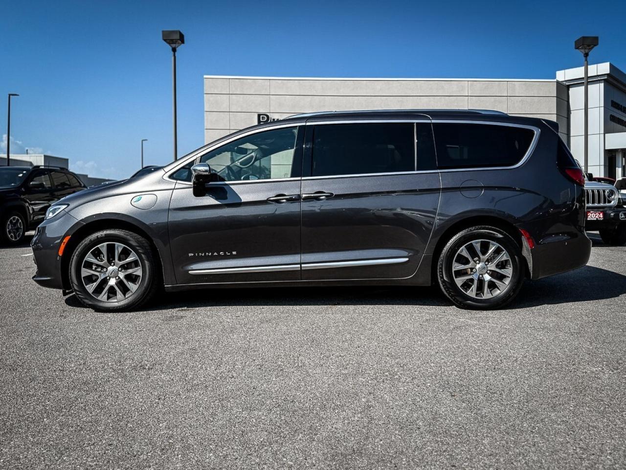 2023 Chrysler Pacifica Hybrid Pinnacle   DUAL VIDEO SCREENS   360 CAM   ADAPTIVE Photo