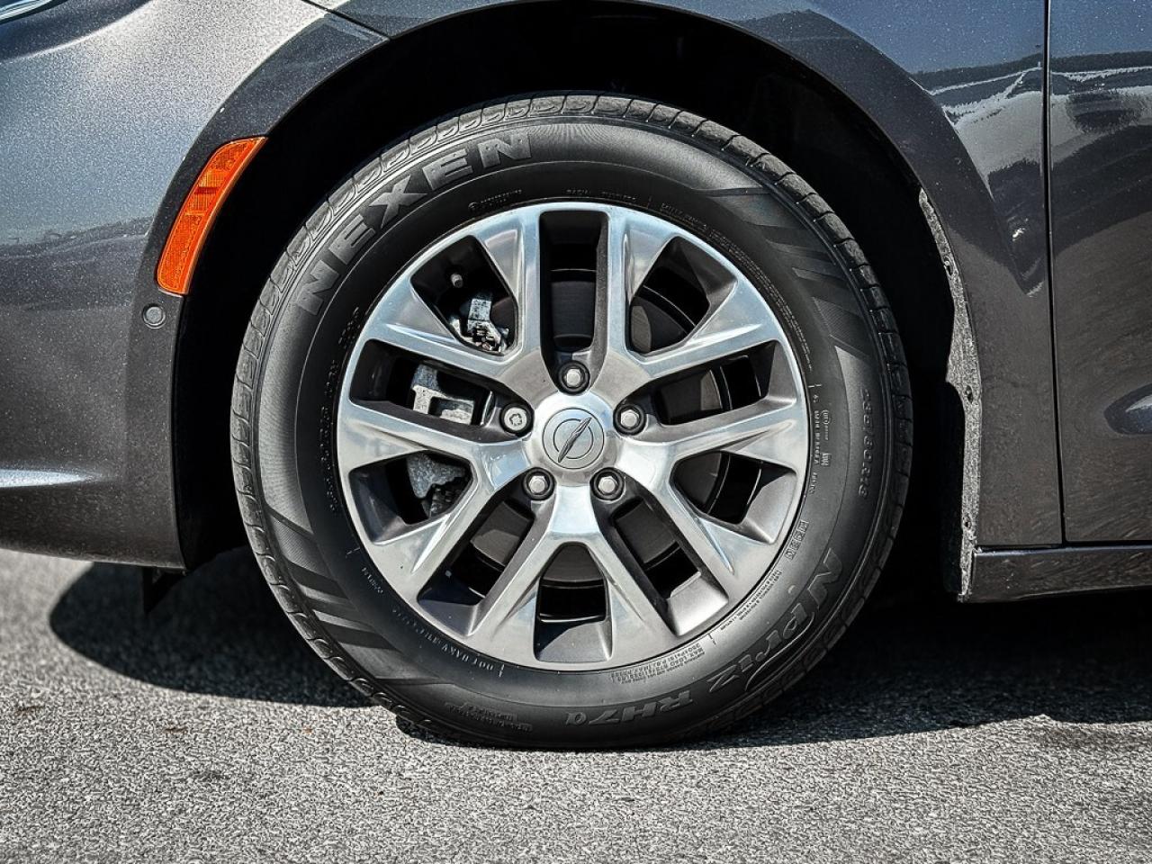 2023 Chrysler Pacifica Hybrid Pinnacle   DUAL VIDEO SCREENS   360 CAM   ADAPTIVE Photo