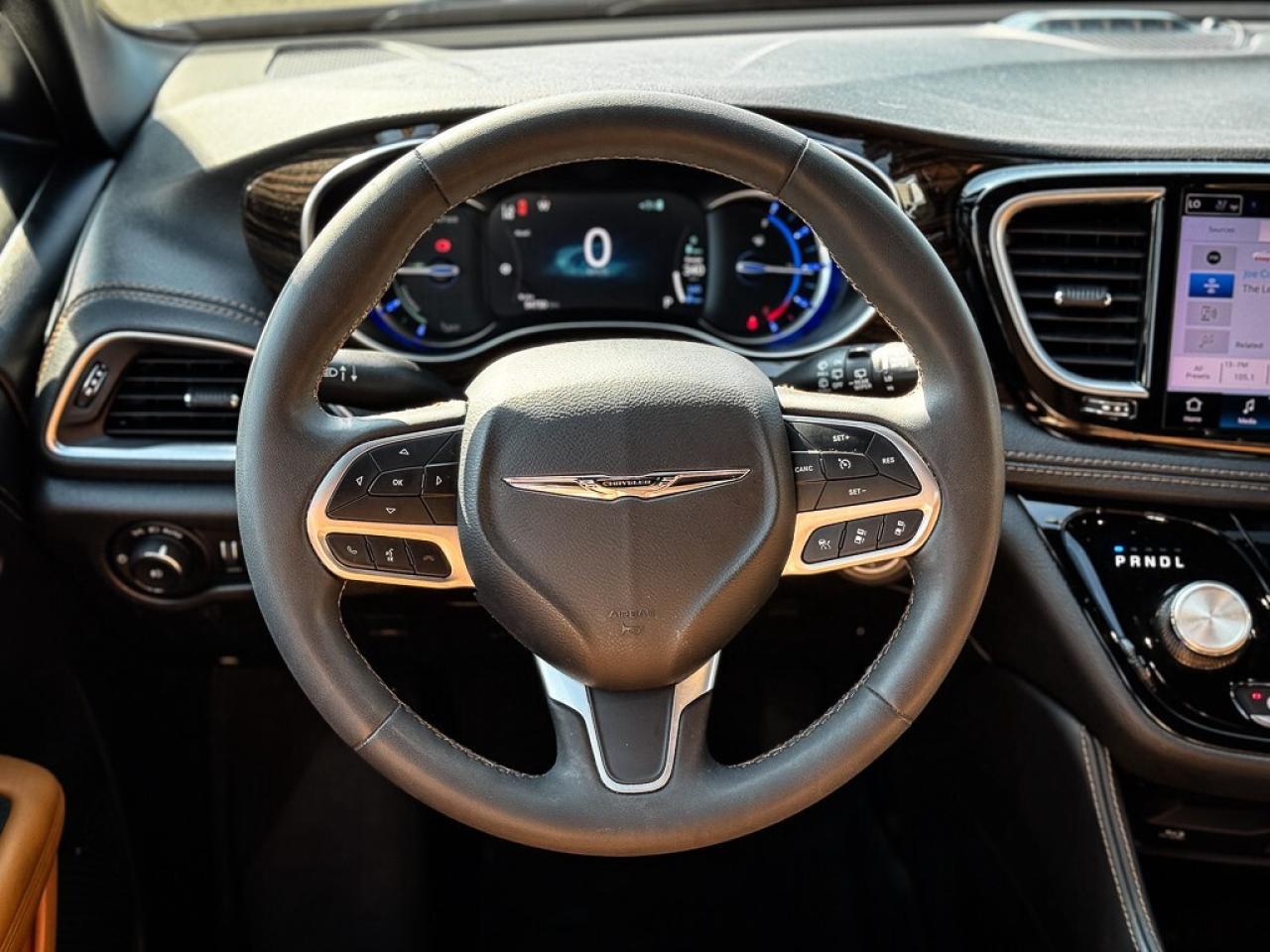 2023 Chrysler Pacifica Hybrid Pinnacle   DUAL VIDEO SCREENS   360 CAM   ADAPTIVE Photo