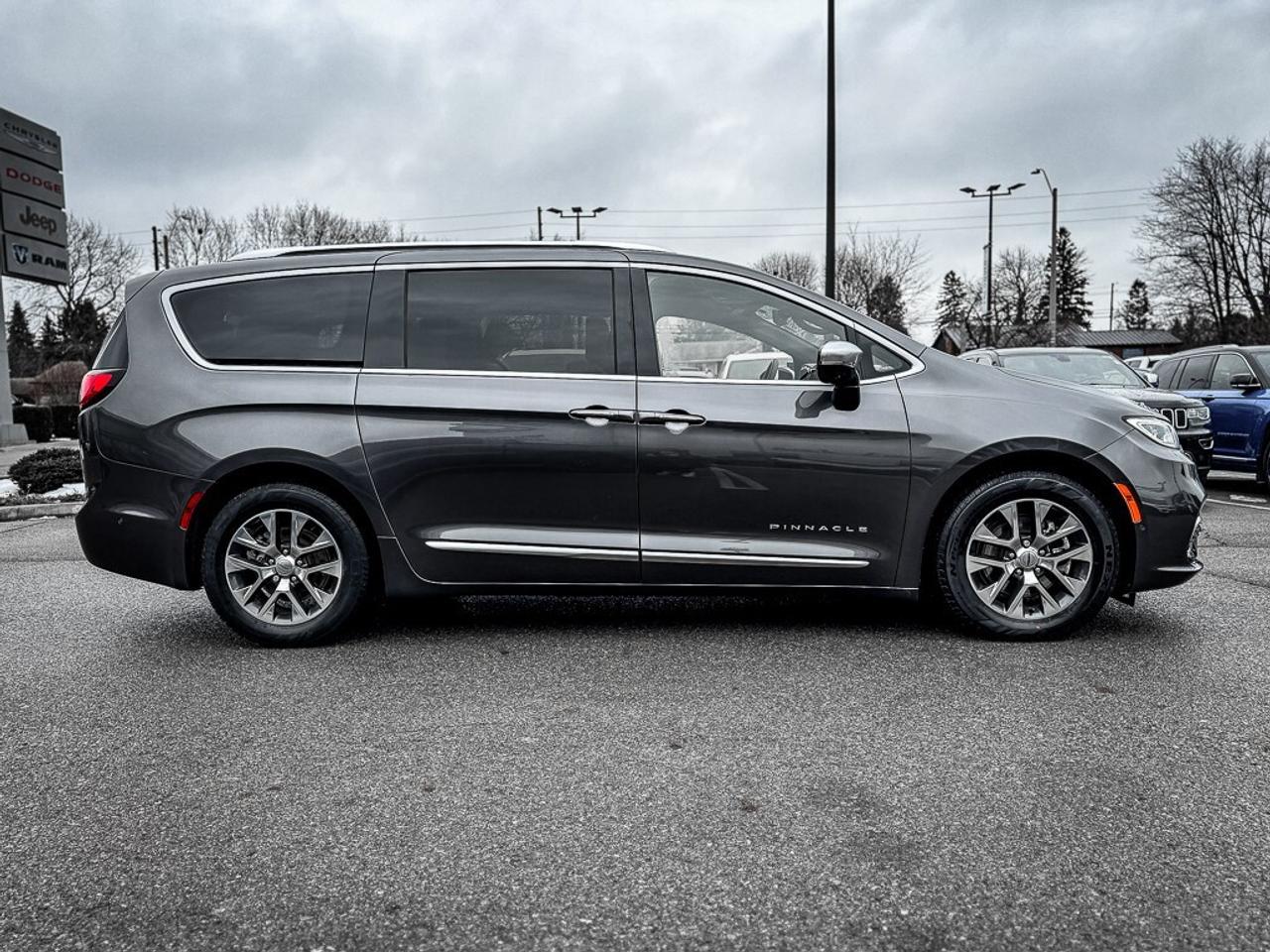 2023 Chrysler Pacifica Hybrid Pinnacle   DUAL VIDEO SCREENS   360 CAM   ADAPTIVE Photo