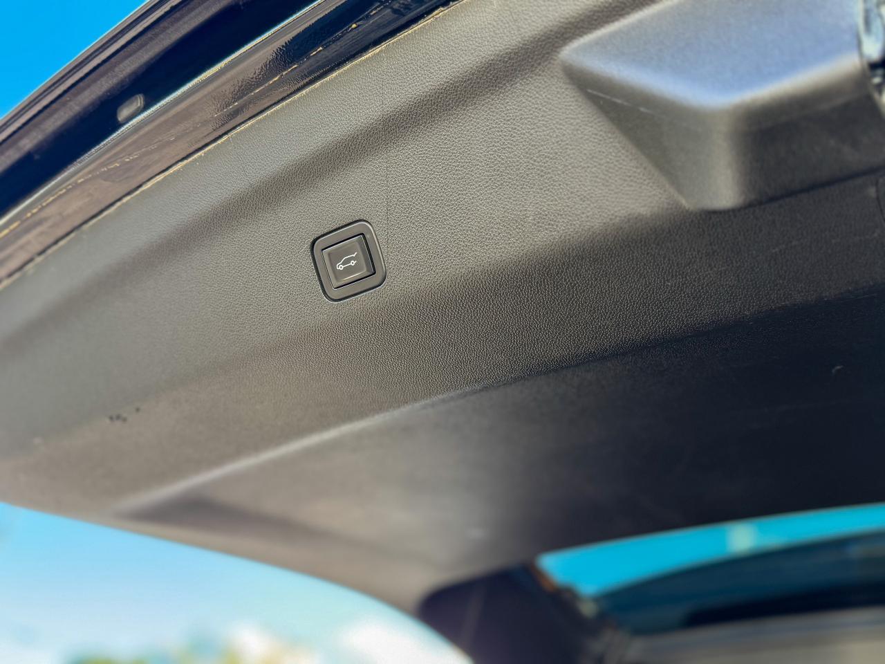 2021 Chevrolet Tahoe Z71/4X4/NAVI/8 PASS/CAMERA/REMOTE/2 DVDS/ 5.3L Photo