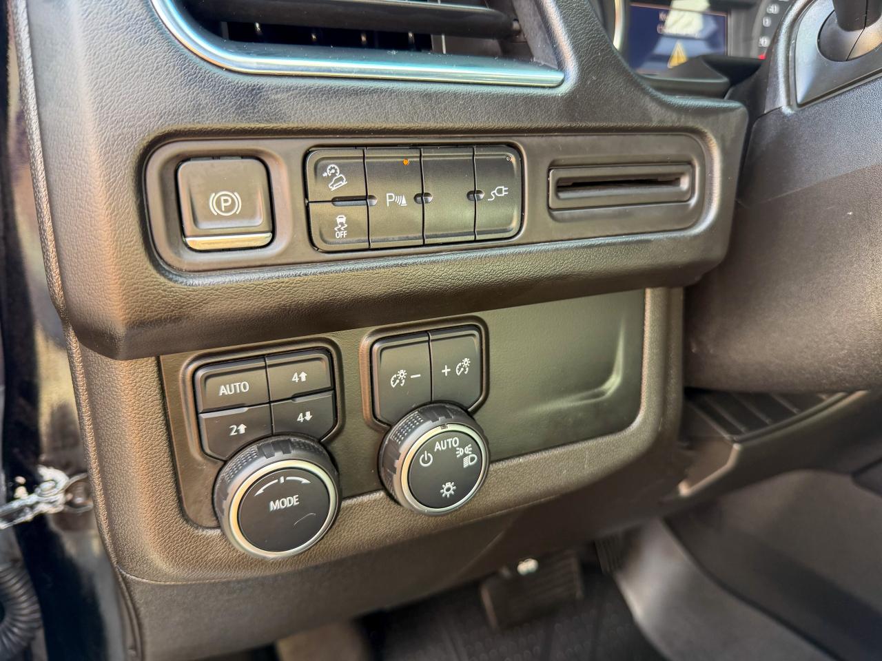 2021 Chevrolet Tahoe Z71/4X4/NAVI/8 PASS/CAMERA/REMOTE/2 DVDS/ 5.3L Photo