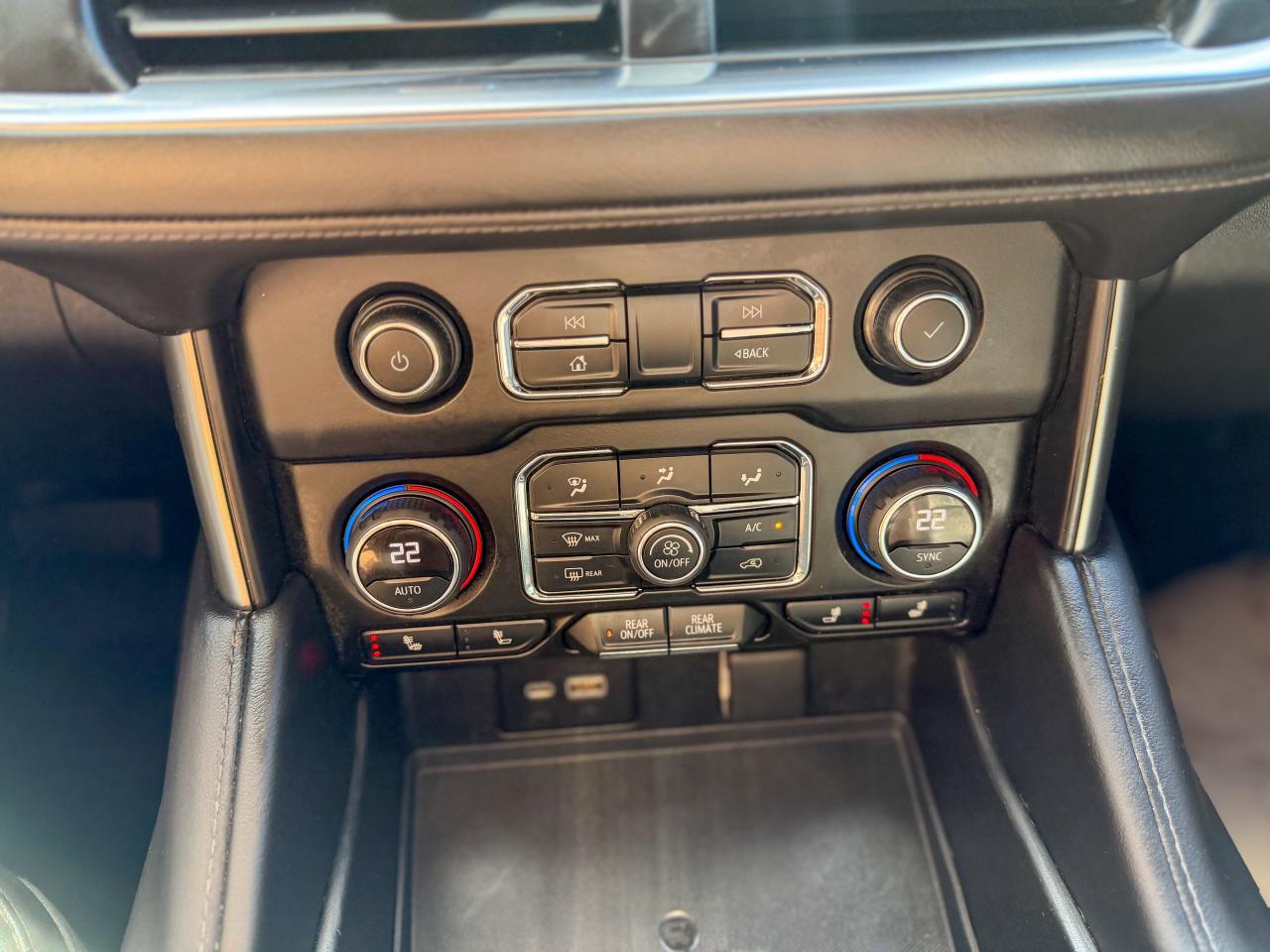 2021 Chevrolet Tahoe Z71/4X4/NAVI/8 PASS/CAMERA/REMOTE/2 DVDS/ 5.3L Photo