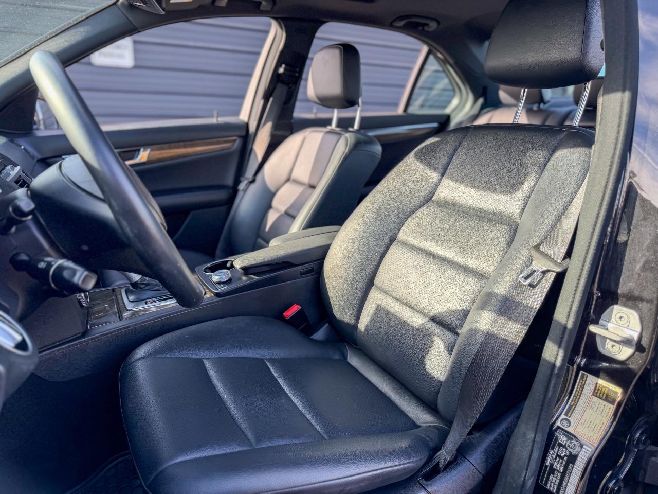 2011 Mercedes-Benz C-Class C300-4MATIC/LOW KM/NAVI/ROOF/NO ACCIDENTS/3.0L Photo