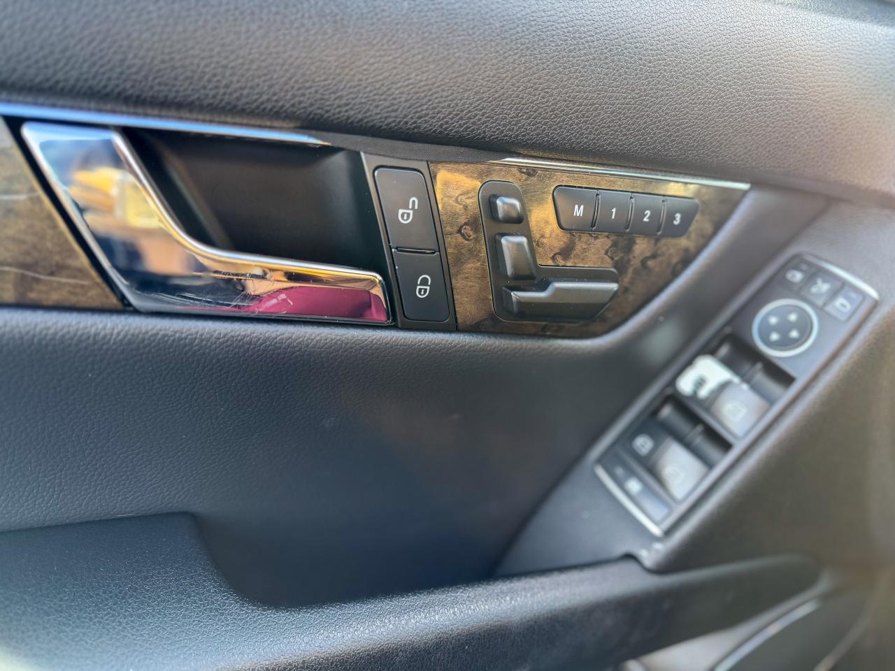 2011 Mercedes-Benz C-Class C300-4MATIC/LOW KM/NAVI/ROOF/NO ACCIDENTS/3.0L Photo