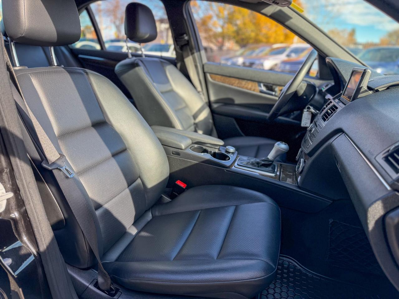 2011 Mercedes-Benz C-Class C300-4MATIC/LOW KM/NAVI/ROOF/NO ACCIDENTS/3.0L Photo