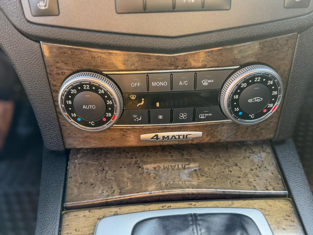 2011 Mercedes-Benz C-Class C300-4MATIC/LOW KM/NAVI/ROOF/NO ACCIDENTS/3.0L Photo