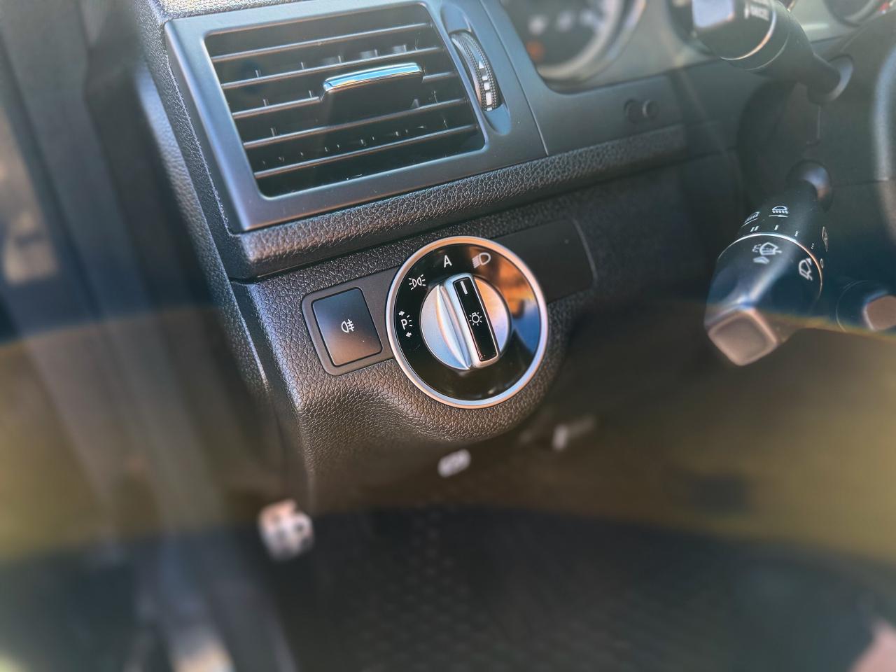 2011 Mercedes-Benz C-Class C300-4MATIC/LOW KM/NAVI/ROOF/NO ACCIDENTS/3.0L Photo