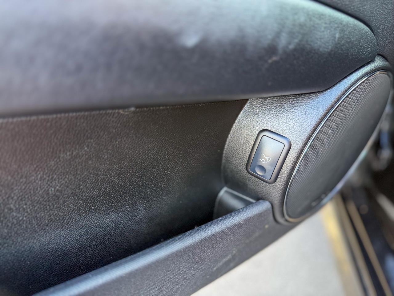 2011 Mercedes-Benz C-Class C300-4MATIC/LOW KM/NAVI/ROOF/NO ACCIDENTS/3.0L Photo