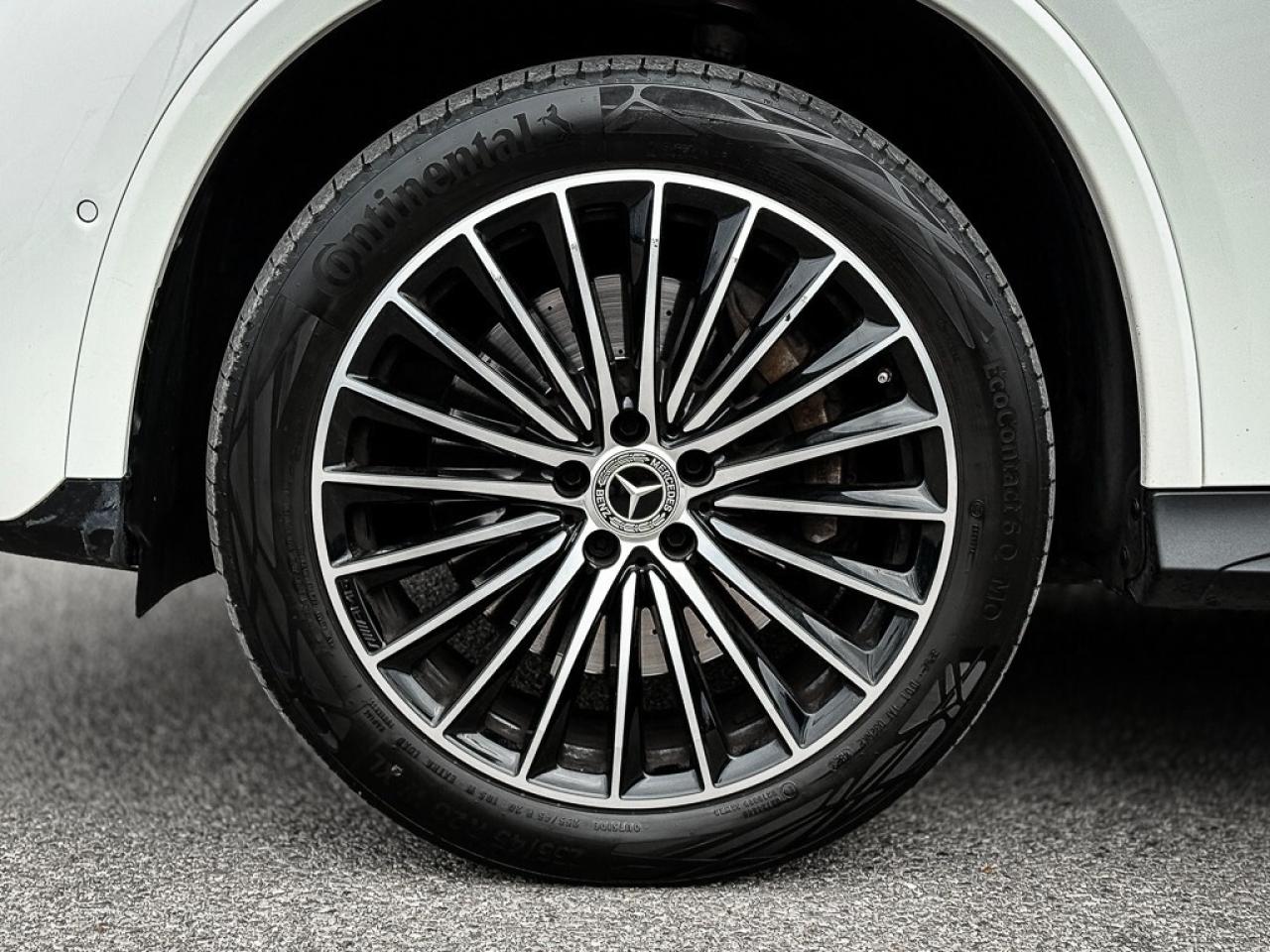 2024 Mercedes-Benz GLC300 AWD   360 CAM   HEATED SEATS   PANO ROOF   20-IN Photo