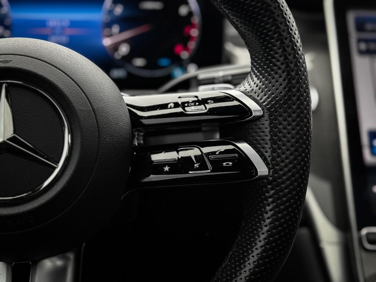 2024 Mercedes-Benz GLC300 AWD   360 CAM   HEATED SEATS   PANO ROOF   20-IN Photo