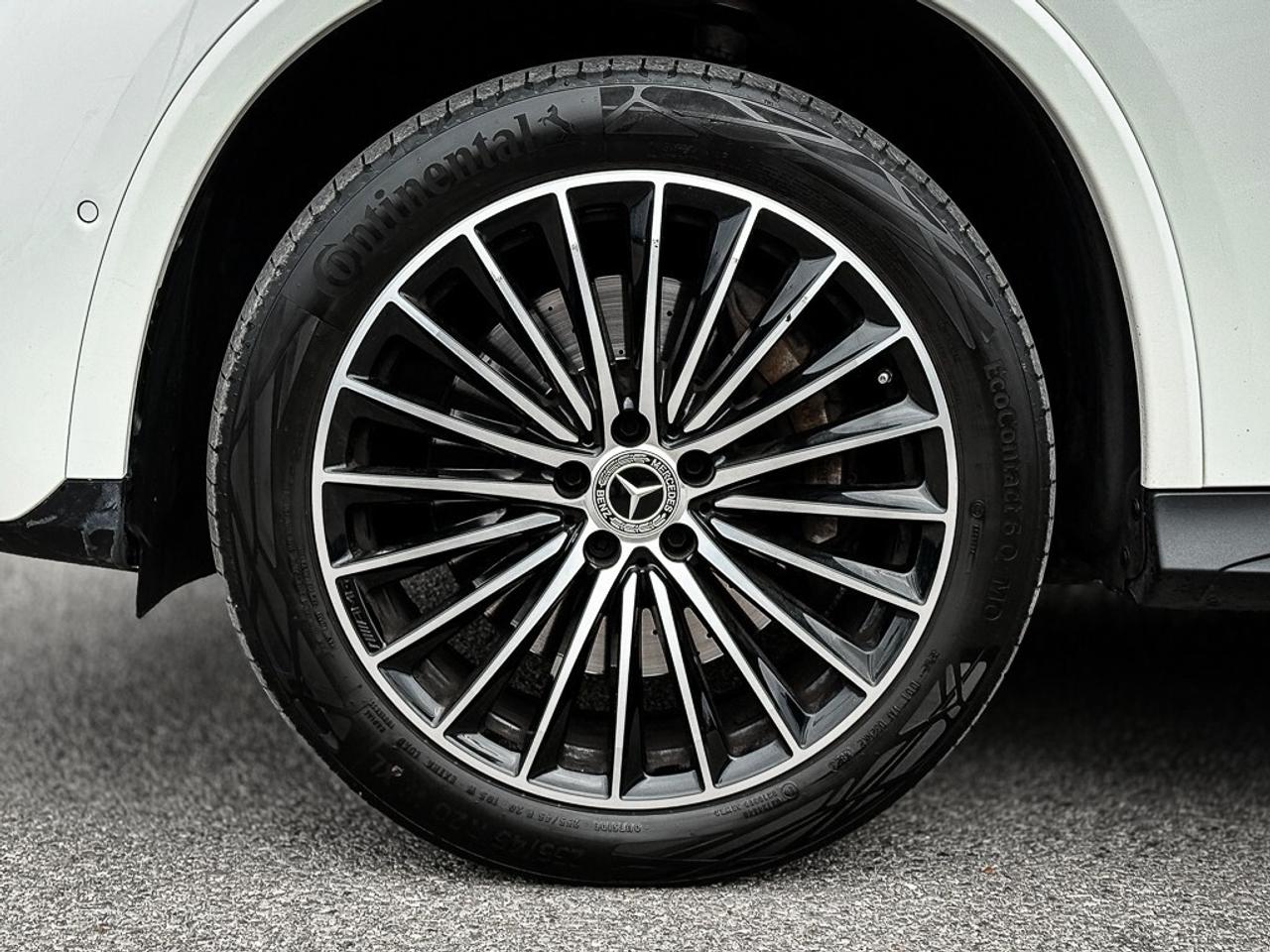 2024 Mercedes-Benz GLC300 AWD   360 CAM   HEATED SEATS   PANO ROOF   20-IN Photo