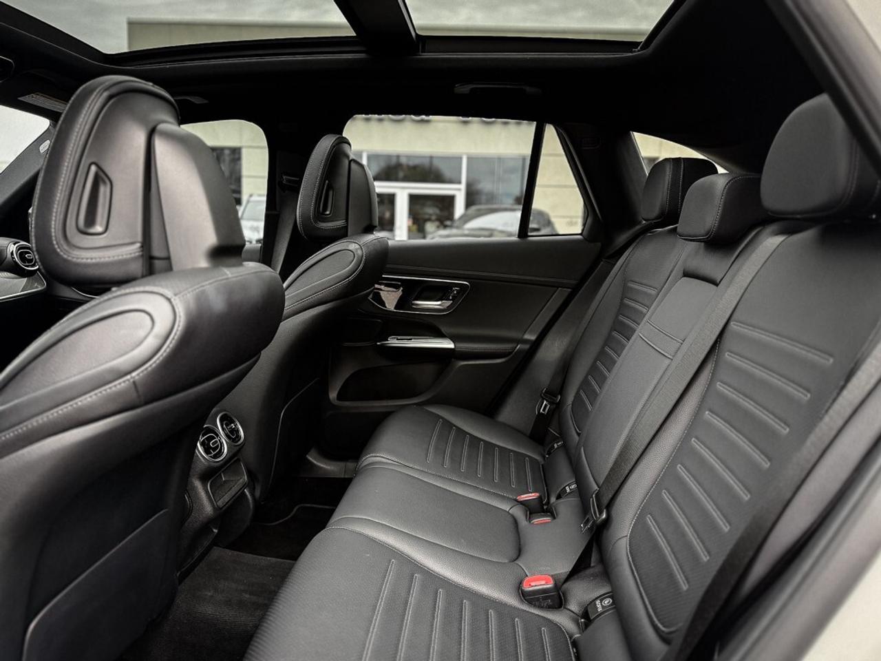 2024 Mercedes-Benz GLC300 AWD   360 CAM   HEATED SEATS   PANO ROOF   20-IN Photo