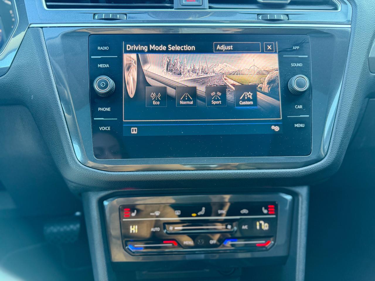 2024 Volkswagen Tiguan Comfortline/4MOTION/PANO/REMOTE/CAMERA/BSM/ACC Photo