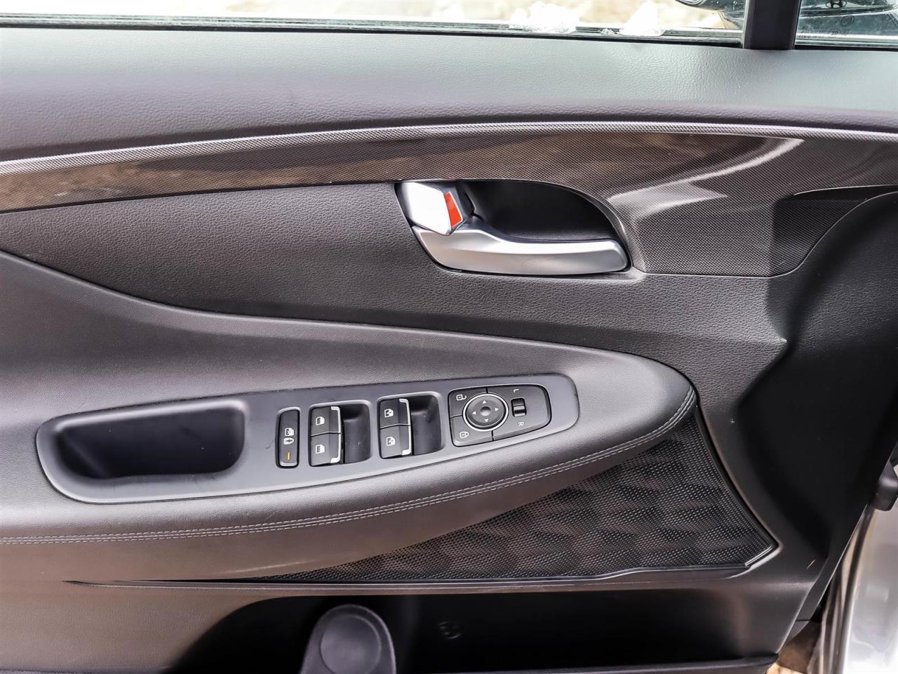 2023 Hyundai Santa Fe Preferred Photo4