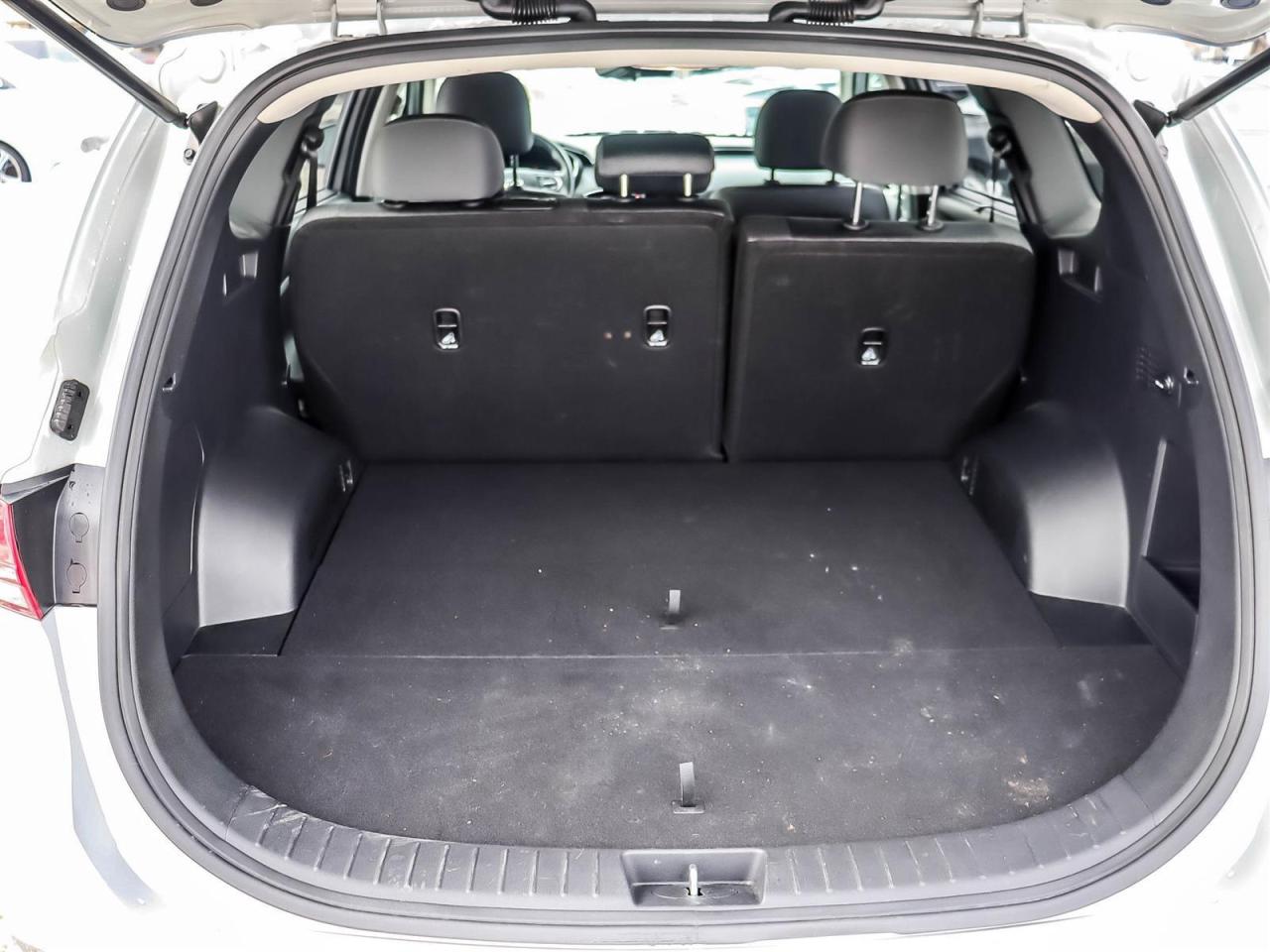 2023 Hyundai Santa Fe Preferred Package, blind spot, Backup Camera Photo