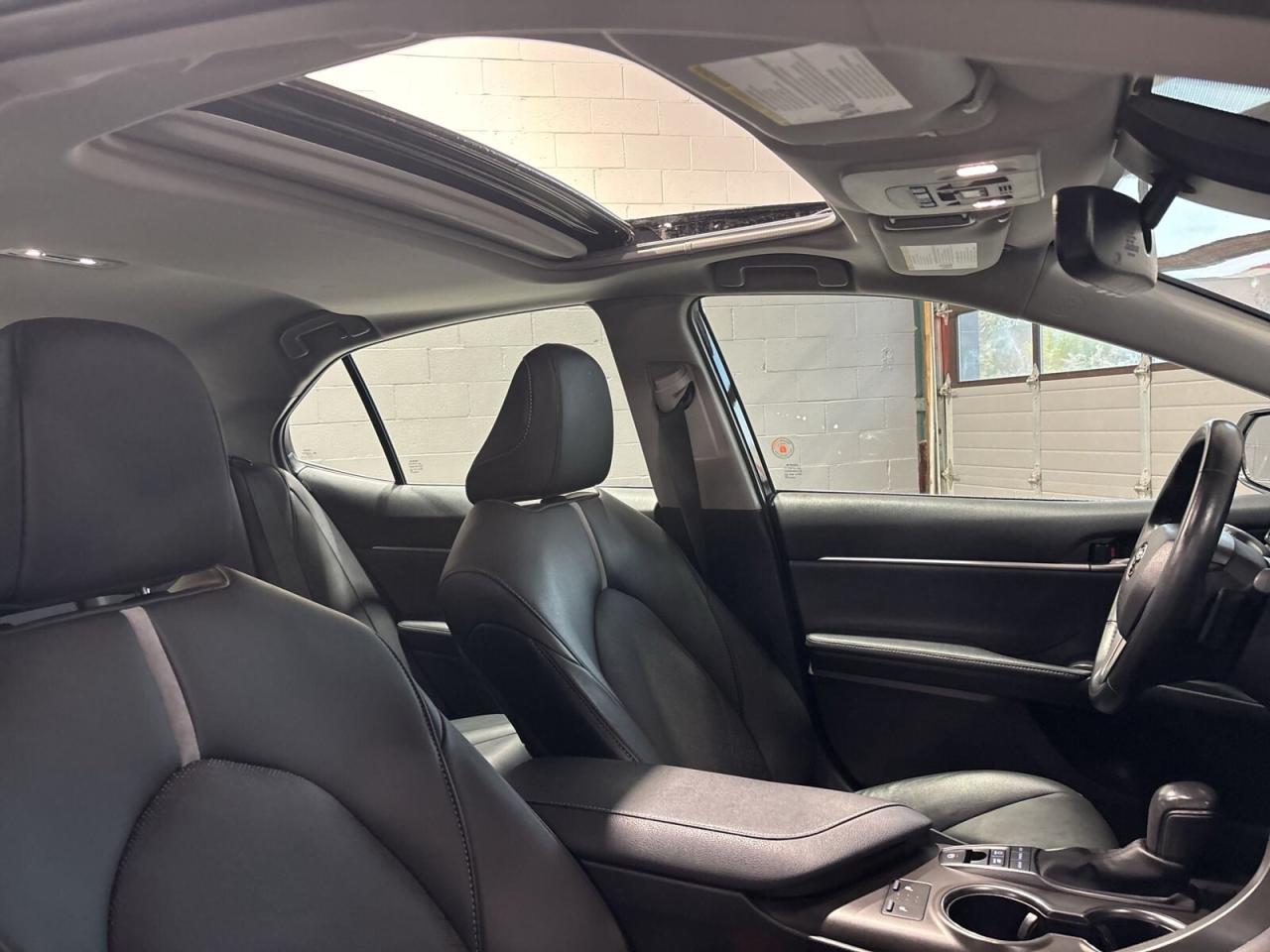 2023 Toyota Camry Hybrid XSE / Leather / NAVI / Sunroof / Drive Assi Photo