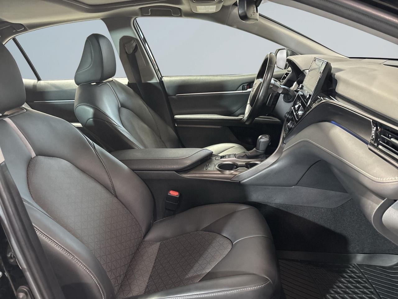 2023 Toyota Camry Hybrid XSE / Leather / NAVI / Sunroof / Drive Assi Photo