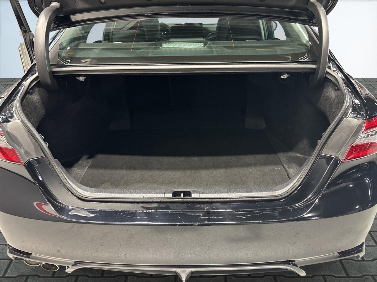 2023 Toyota Camry Hybrid XSE / Leather / NAVI / Sunroof / Drive Assi Photo