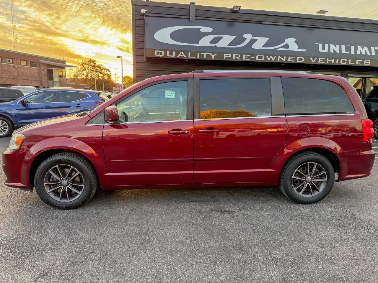 2017 Dodge Grand Caravan SXT Premium Plus/LOW KM/STOW"N GO/CAPTAIN CHAIRS Photo