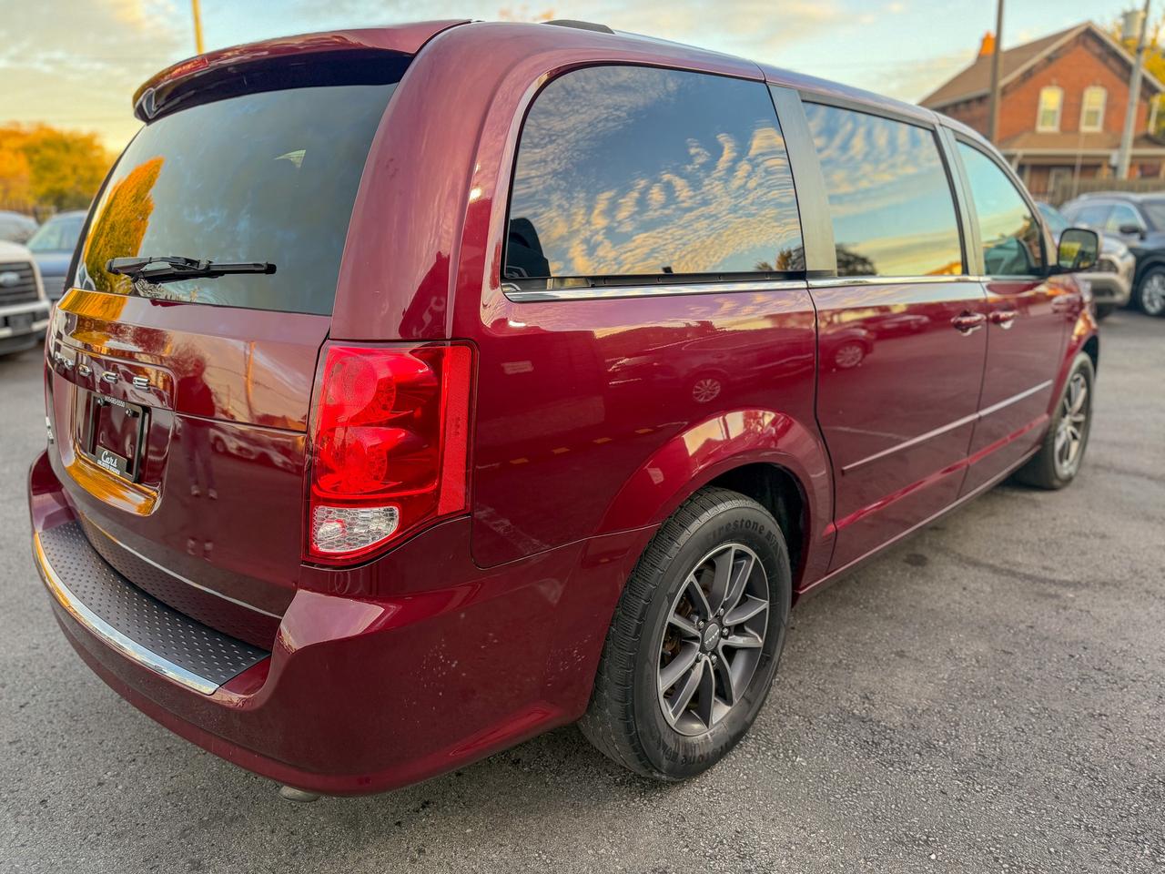 2017 Dodge Grand Caravan SXT Premium Plus/LOW KM/STOW"N GO/CAPTAIN CHAIRS Photo4