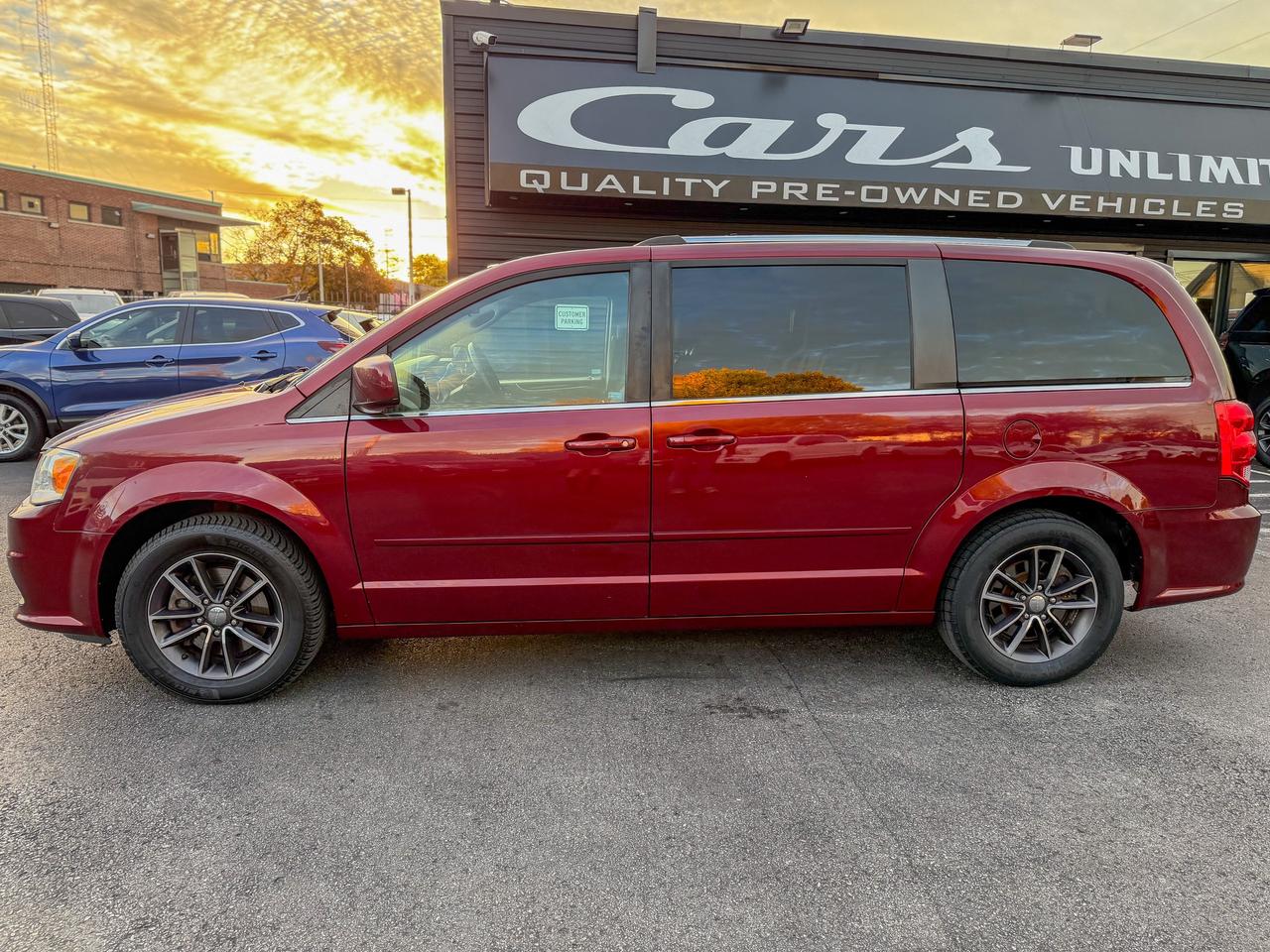 2017 Dodge Grand Caravan SXT Premium Plus/LOW KM/STOW"N GO/CAPTAIN CHAIRS Photo