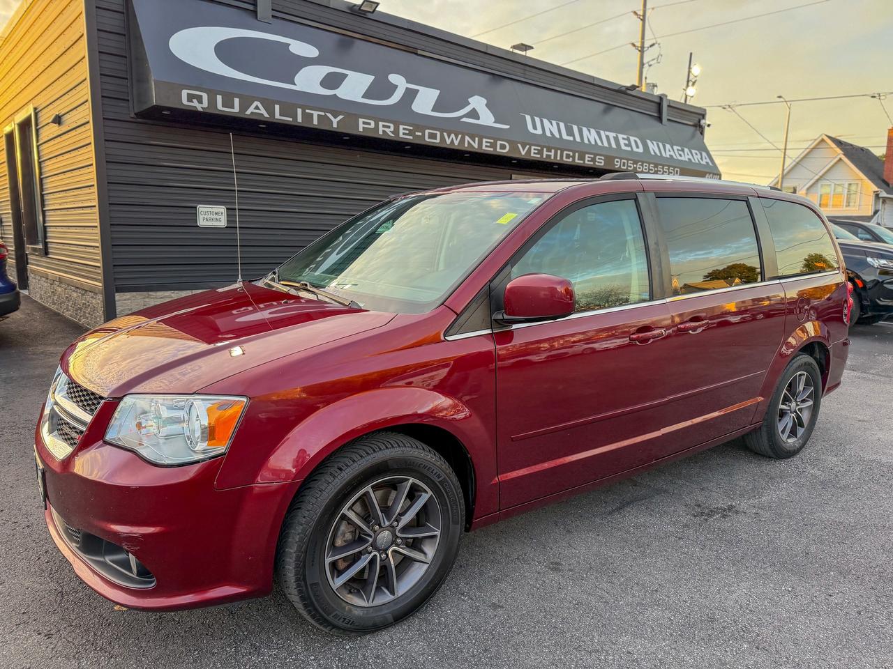 2017 Dodge Grand Caravan SXT Premium Plus/LOW KM/STOW"N GO/CAPTAIN CHAIRS Photo0
