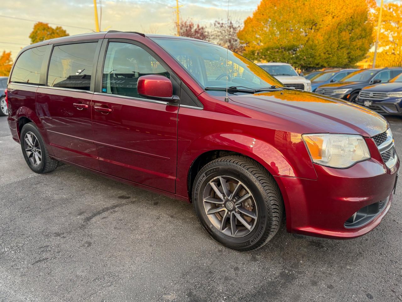 2017 Dodge Grand Caravan SXT Premium Plus/LOW KM/STOW"N GO/CAPTAIN CHAIRS Photo