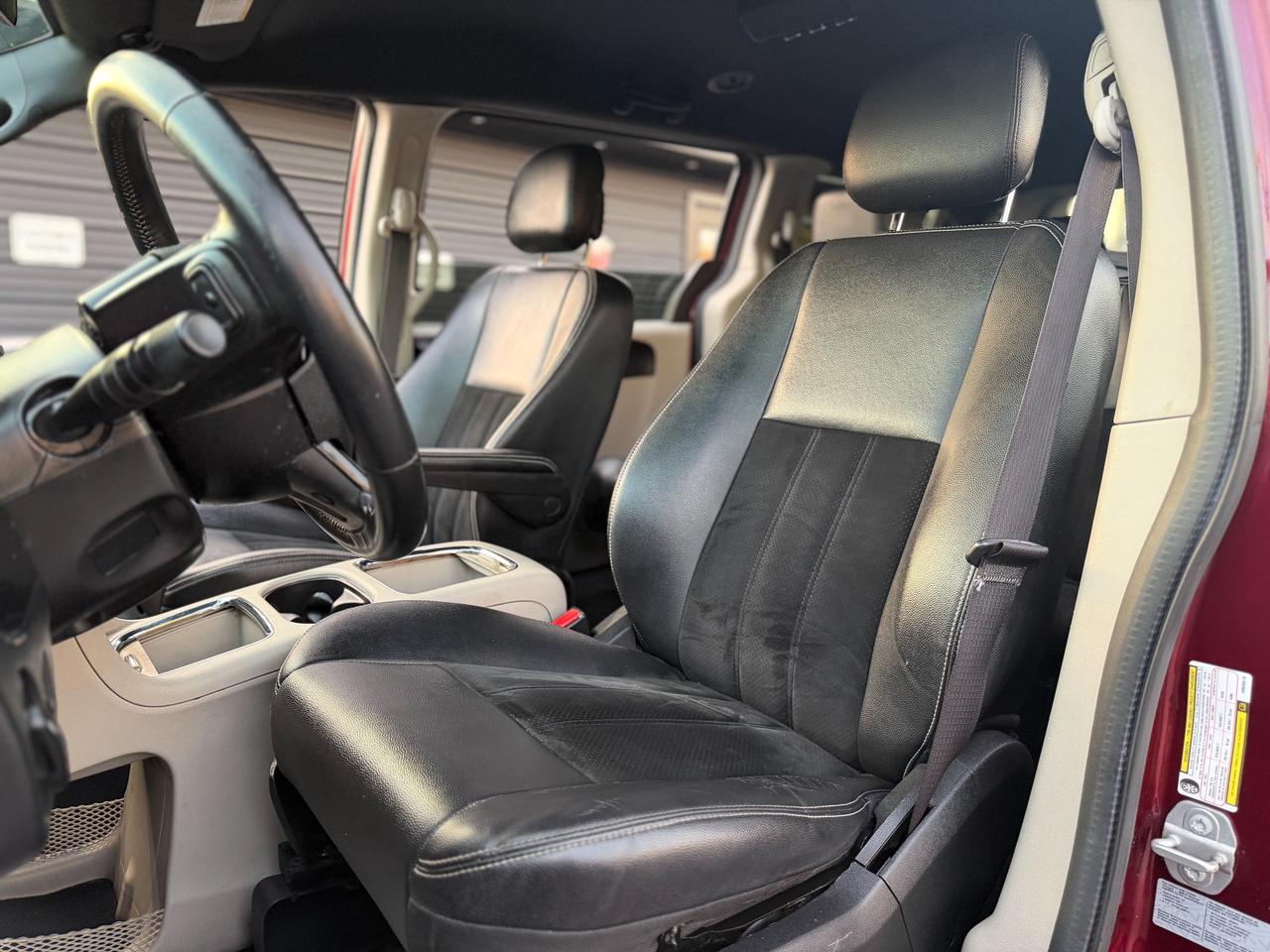 2017 Dodge Grand Caravan SXT Premium Plus/LOW KM/STOW"N GO/CAPTAIN CHAIRS Photo