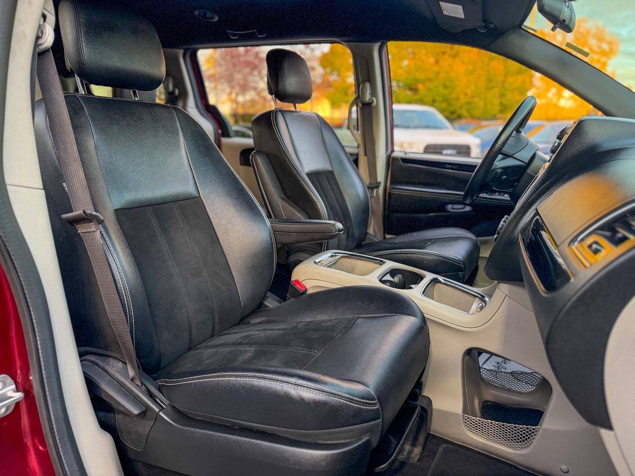 2017 Dodge Grand Caravan SXT Premium Plus/LOW KM/STOW"N GO/CAPTAIN CHAIRS Photo