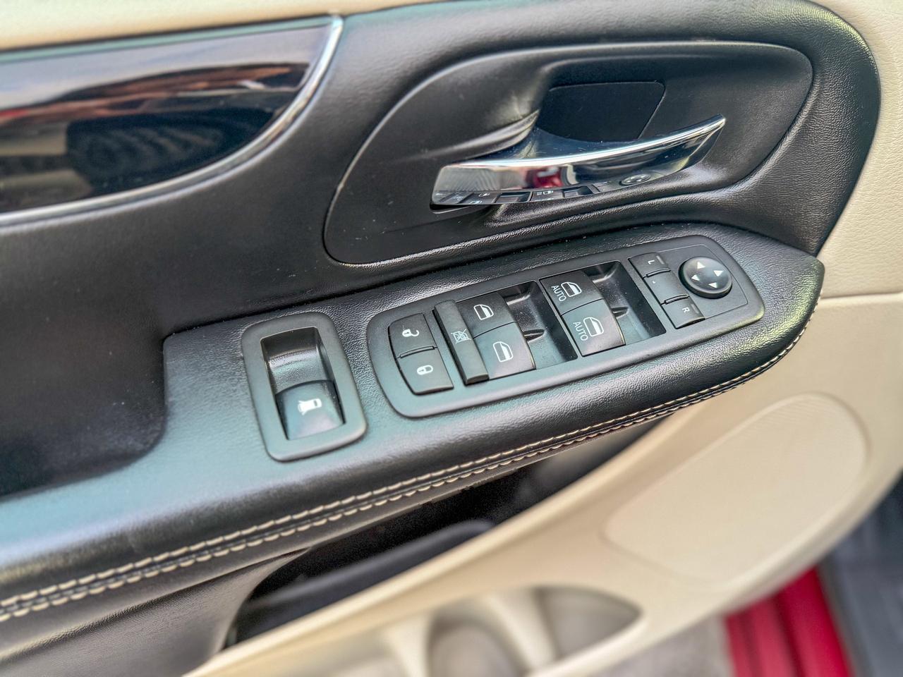 2017 Dodge Grand Caravan SXT Premium Plus/LOW KM/STOW"N GO/CAPTAIN CHAIRS Photo