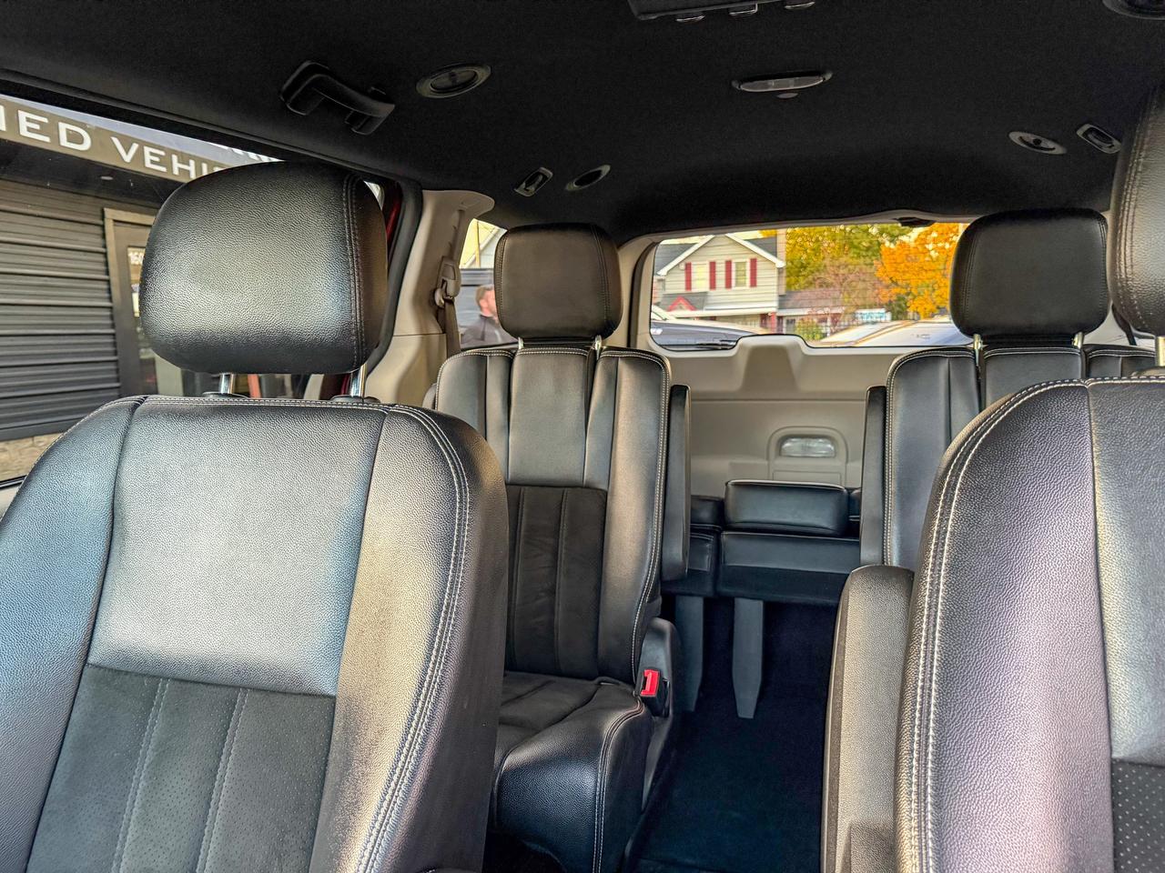 2017 Dodge Grand Caravan SXT Premium Plus/LOW KM/STOW"N GO/CAPTAIN CHAIRS Photo