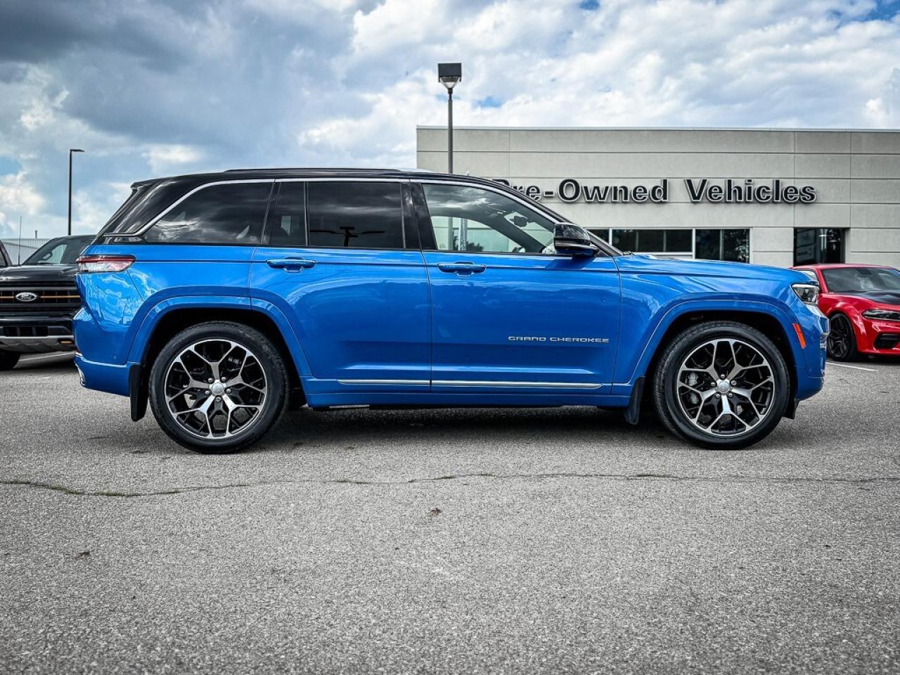 2023 Jeep Grand Cherokee Summit   RESERVE   PASS DISPLAY   PANO ROOF   MASS Photo3