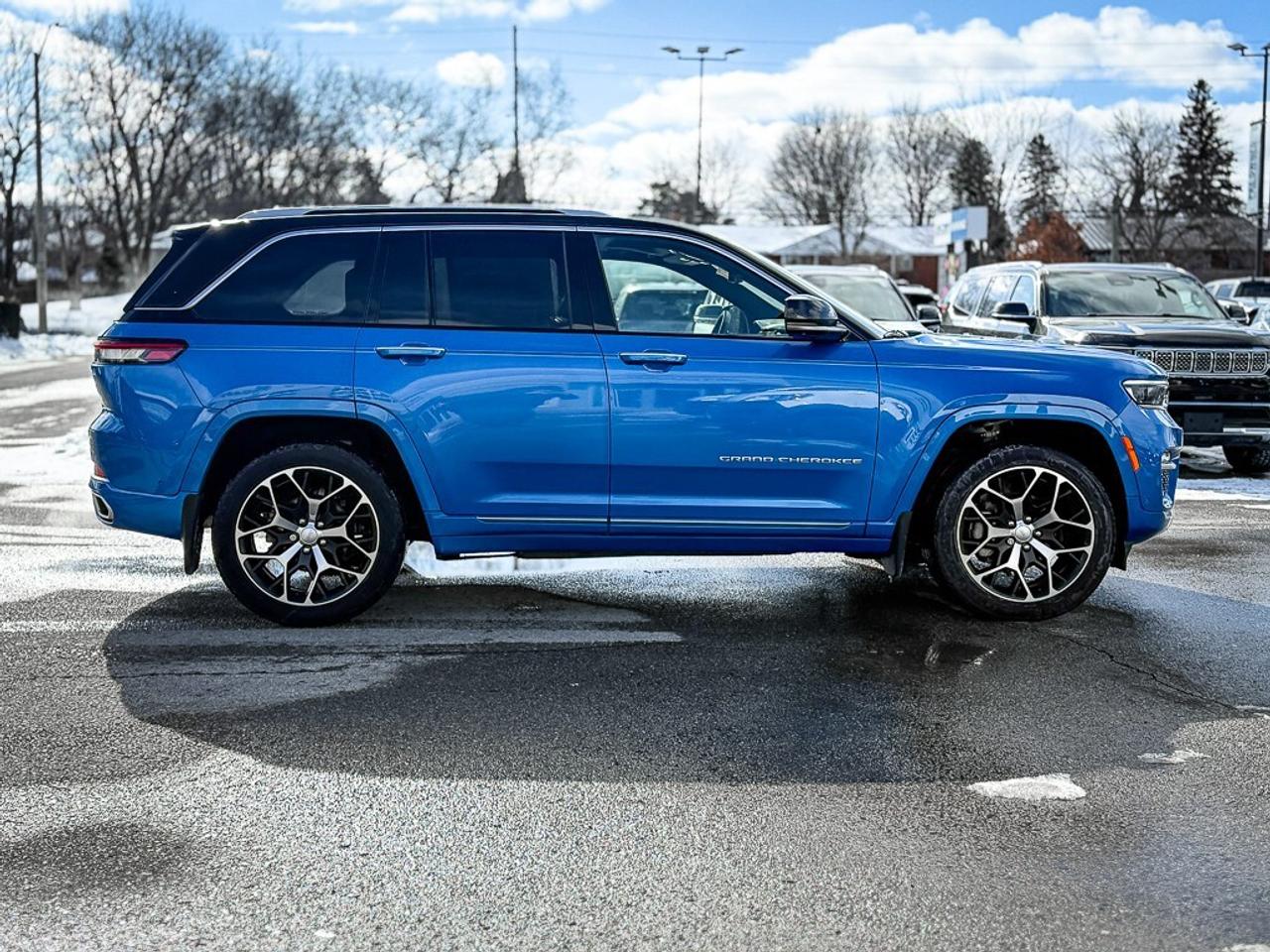2023 Jeep Grand Cherokee Summit   RESERVE   PASS DISPLAY   PANO ROOF   MASS Photo3