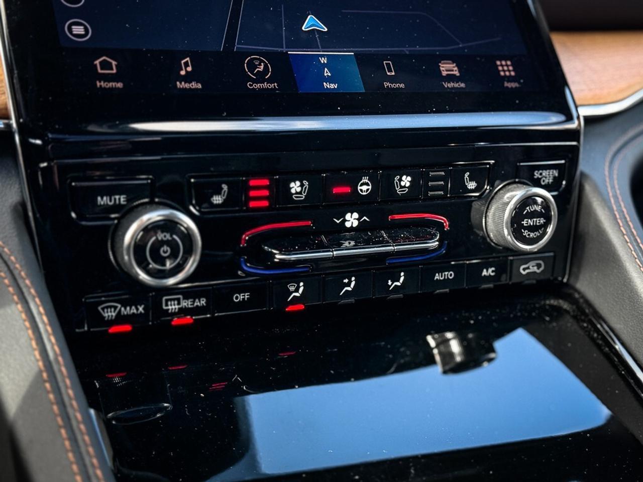 2023 Jeep Grand Cherokee Summit   RESERVE   PASS DISPLAY   PANO ROOF   MASS Photo