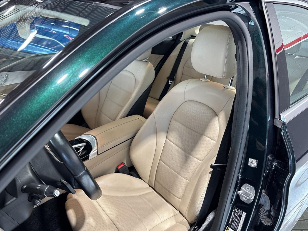 2019 Mercedes-Benz C-Class C 300 4MATIC / Most amazing Colour/ Must See ! / N Photo