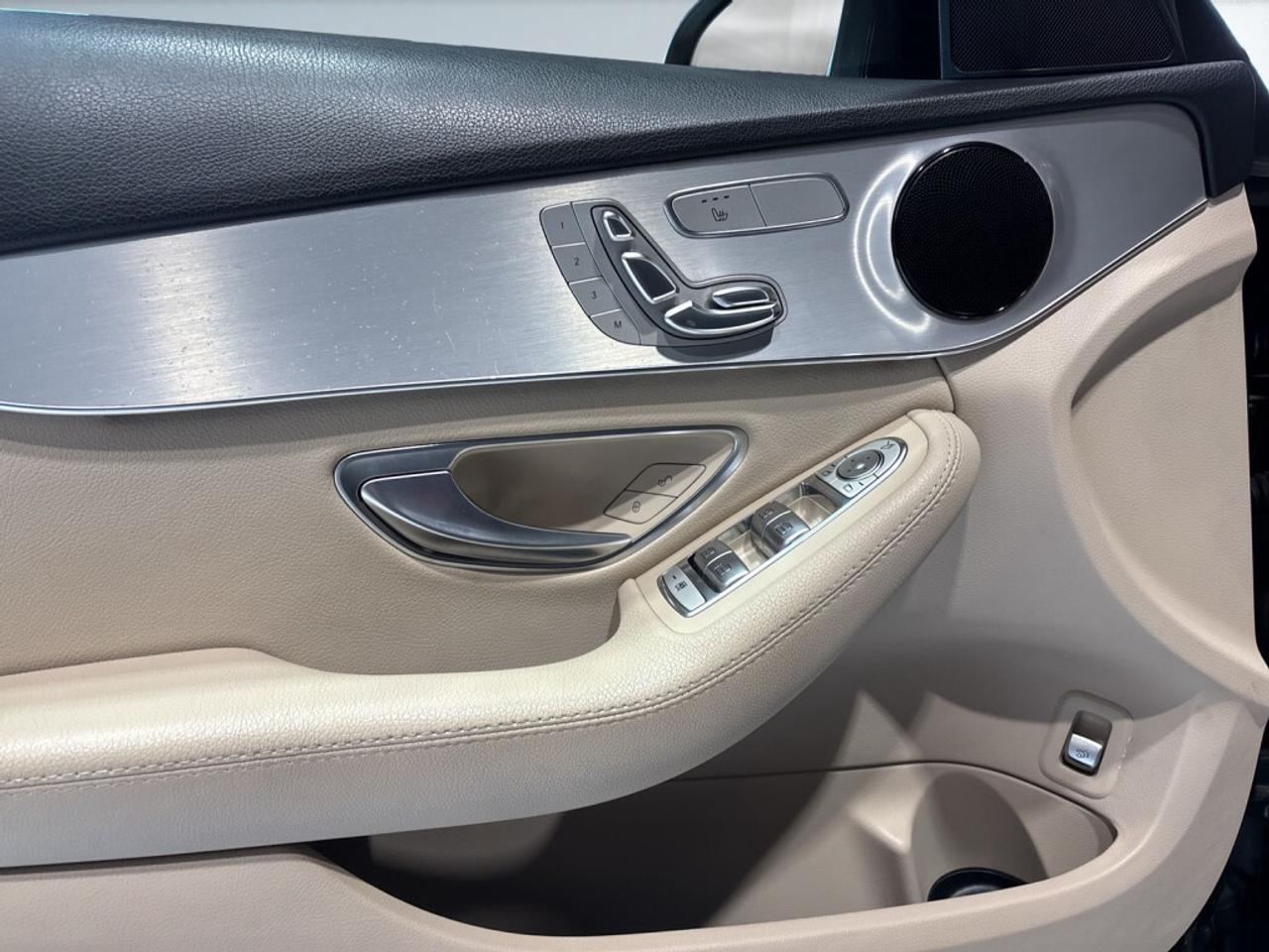 2019 Mercedes-Benz C-Class C 300 4MATIC / Most amazing Colour/ Must See ! / N Photo