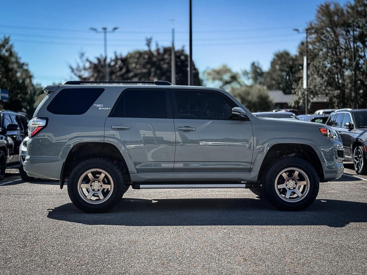 2022 Toyota 4Runner SR5   SUNROOF   HEATED SEATS   HITCH Photo