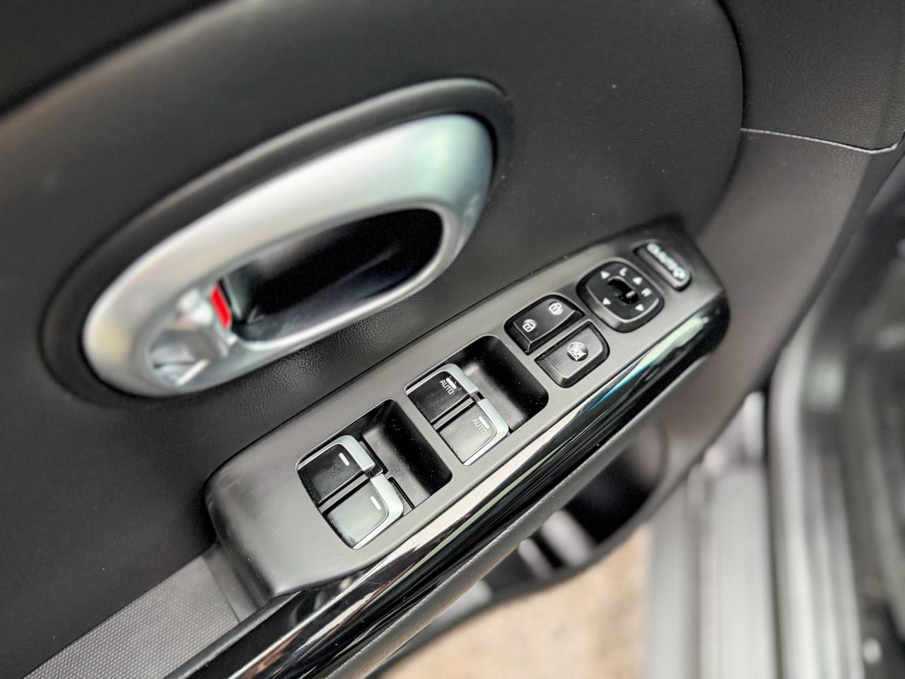 2018 Kia Soul EX Tech/NAVI/BSM/PANO/CAMERA/NO ACCIDENTS/LEATHER Photo