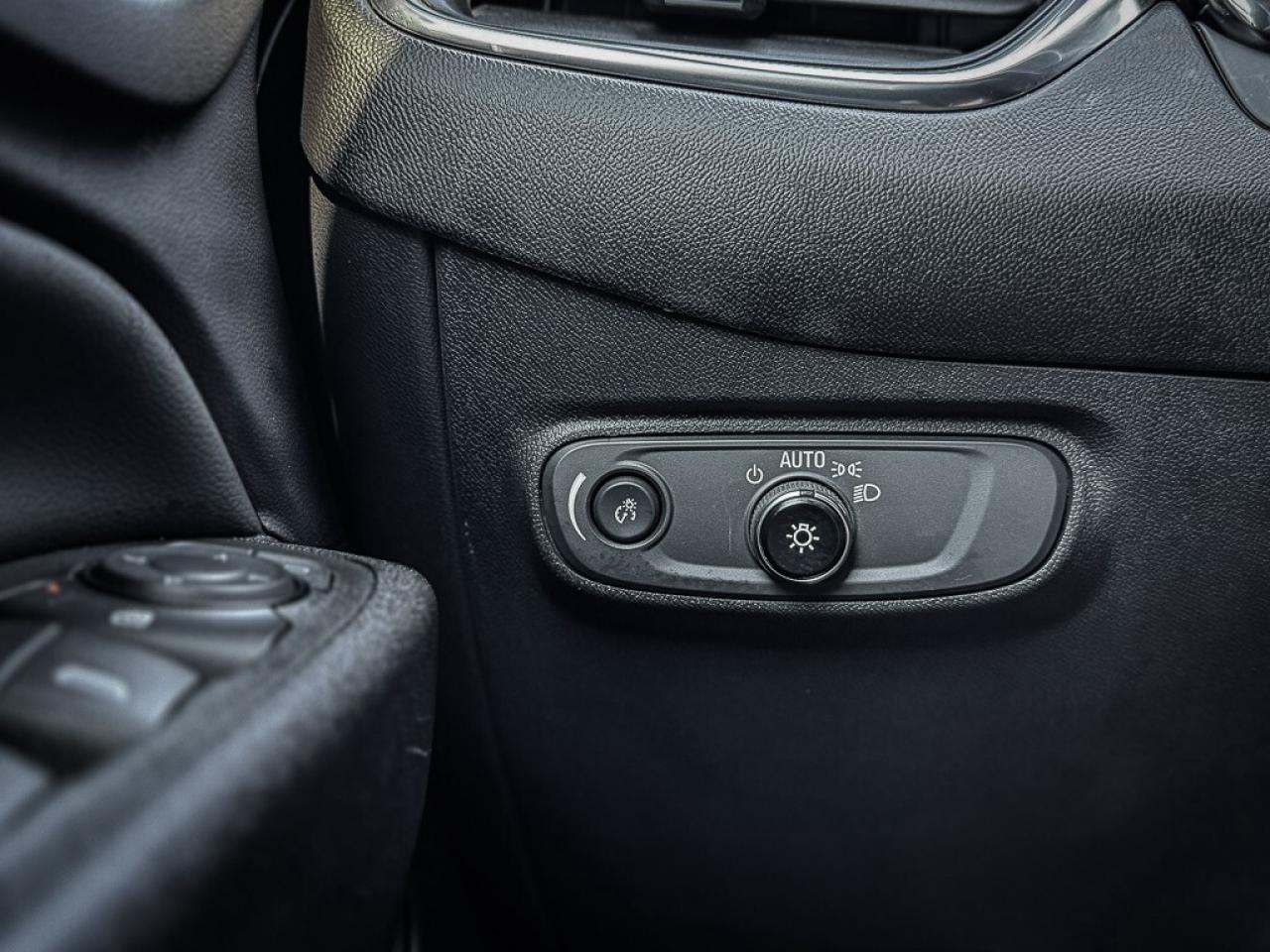 2023 Chevrolet Equinox LT   AWD   HEATED SEATS   CARPLAY Photo