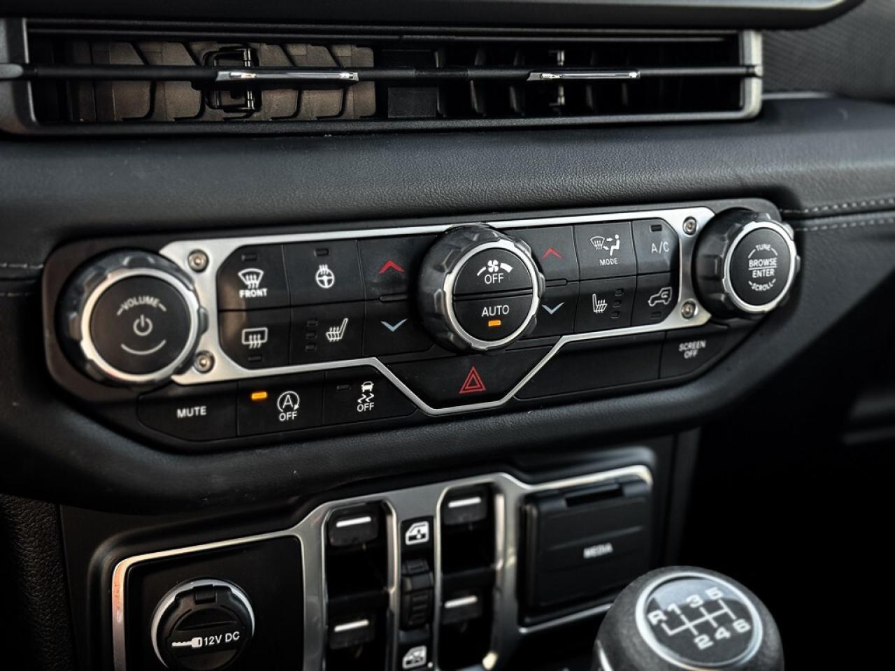 2024 Jeep Wrangler Rubicon   6-SPEED   SKY TOP   ALPINE AUDIO   HEATE Photo