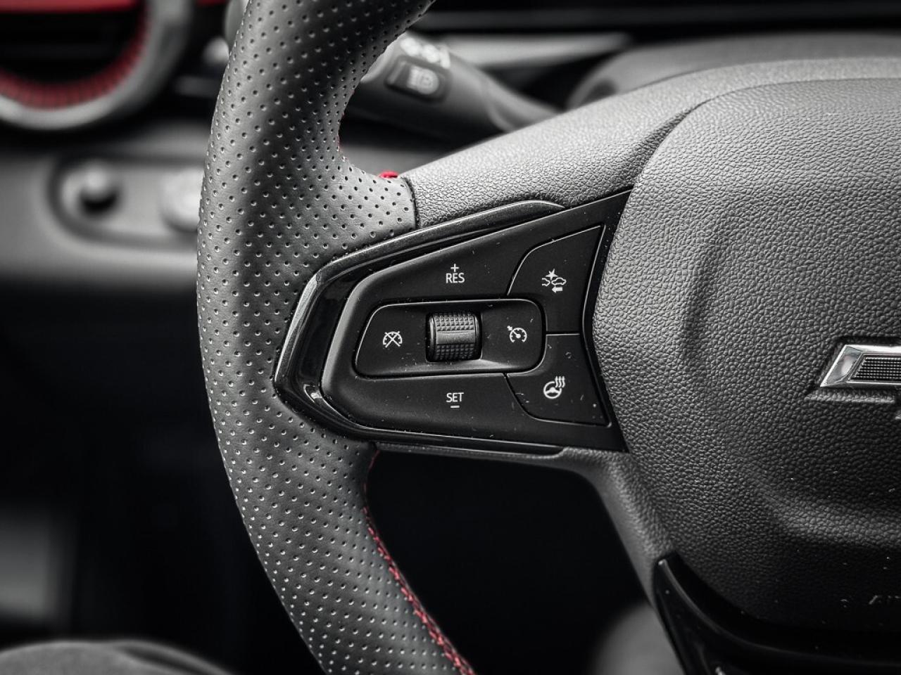 2025 Chevrolet Trax 2RS   REMOTE START   CARPLAY   HEATED SEATS Photo