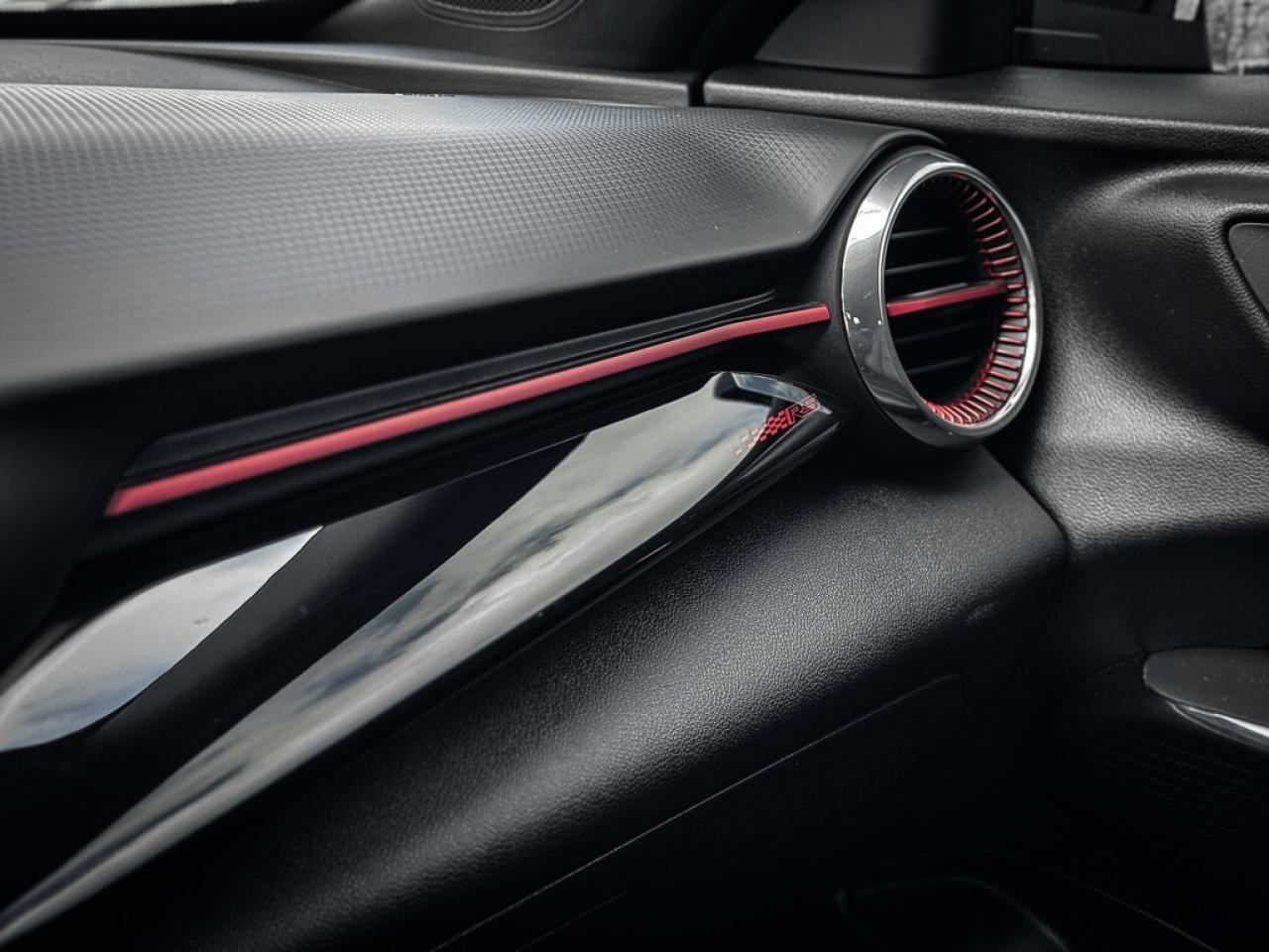 2025 Chevrolet Trax 2RS   REMOTE START   CARPLAY   HEATED SEATS Photo