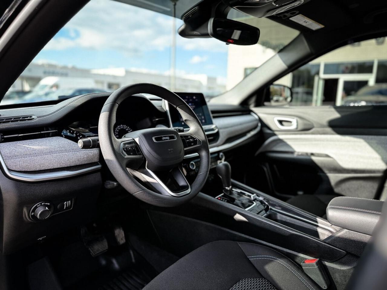 2025 Jeep Compass Sport   HEATED SEATS   LANE KEEP   CARPLAY Photo
