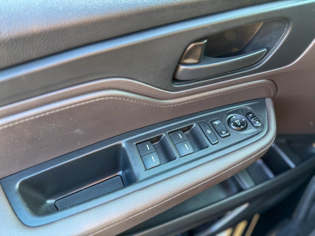 2019 Honda Odyssey EX/8 PASS/LOW KM/NO ACCIDENTS/CAMERA/REMOTE/ROOF Photo