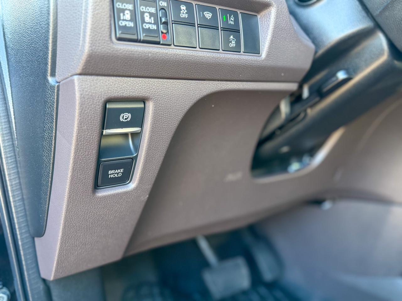 2019 Honda Odyssey EX/8 PASS/LOW KM/NO ACCIDENTS/CAMERA/REMOTE/ROOF Photo