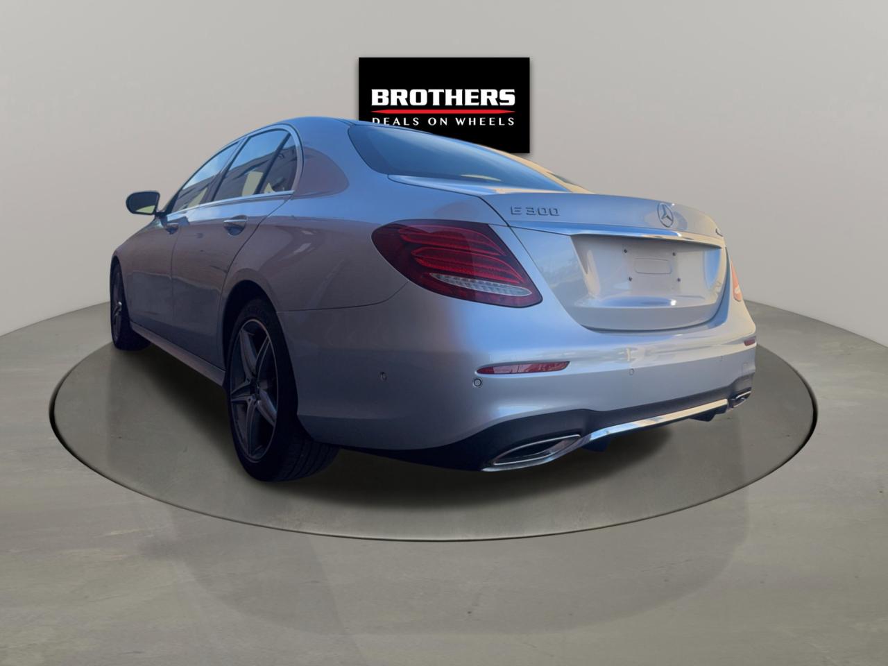 2018 Mercedes-Benz E-Class E 300 4MATIC Sedan Accident Free Photo4